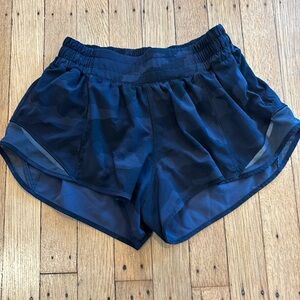 Lululemon hotty hot 2.5 size 4